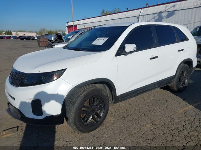 KIA SORENTO LX 2015 5XYKT3A6XFG599948 Image 2