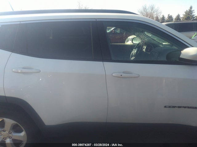 3C4NJDBB8JT418528 Jeep Compass Latitude 4x4