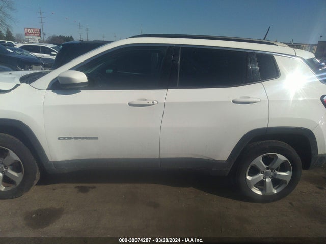 3C4NJDBB8JT418528 Jeep Compass Latitude 4x4