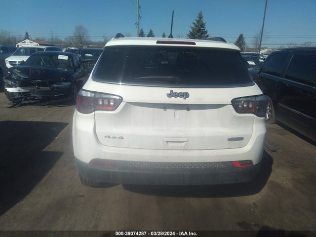 3C4NJDBB8JT418528 Jeep Compass Latitude 4x4