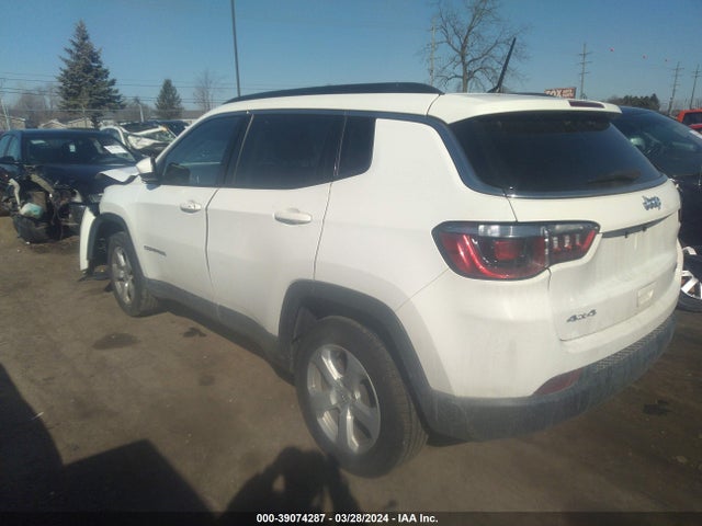 3C4NJDBB8JT418528 Jeep Compass Latitude 4x4