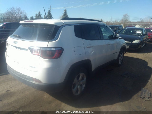 3C4NJDBB8JT418528 Jeep Compass Latitude 4x4