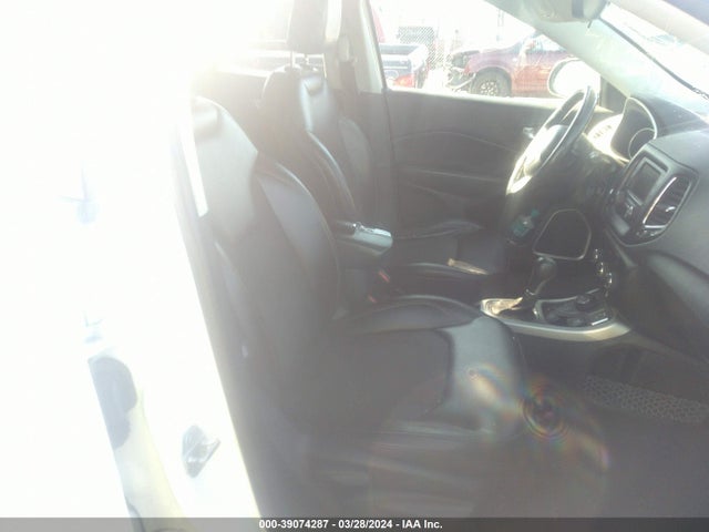 3C4NJDBB8JT418528 Jeep Compass Latitude 4x4