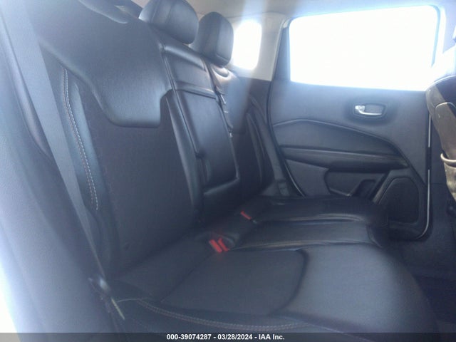 3C4NJDBB8JT418528 Jeep Compass Latitude 4x4