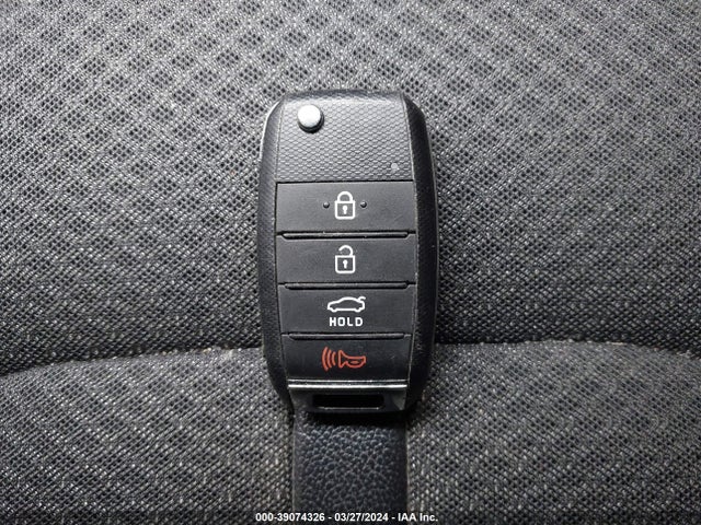 KIA Optima S 2018 5XXGT4L32JG223949 Image 11
