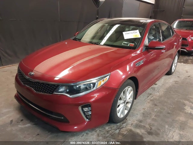 KIA Optima S 2018 5XXGT4L32JG223949 Image 2