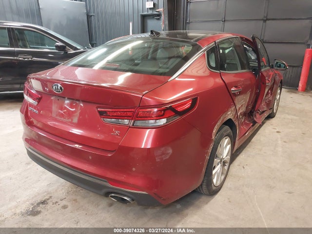 KIA Optima S 2018 5XXGT4L32JG223949 Image 4
