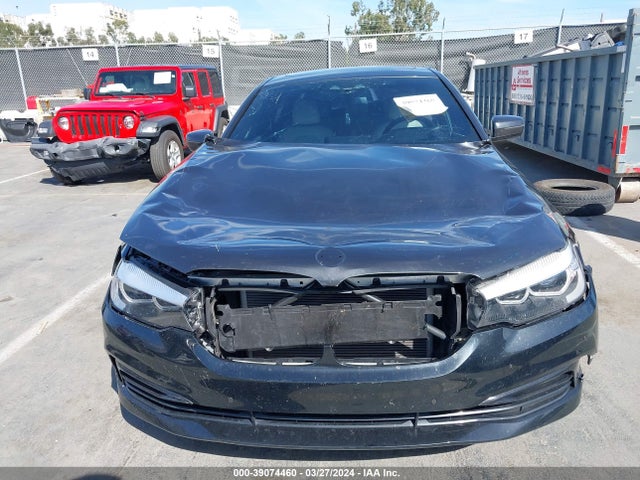 WBAJA9C53JB032716 BMW 530e Iperformance