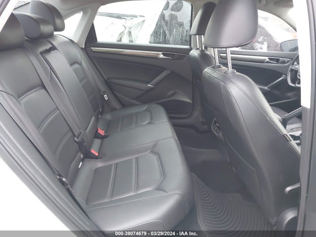 1VWGT7A39HC031584 Volkswagen Passat 1.8t Se
