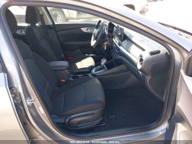 3KPF24AD1NE479556 KIA Forte Lxs
