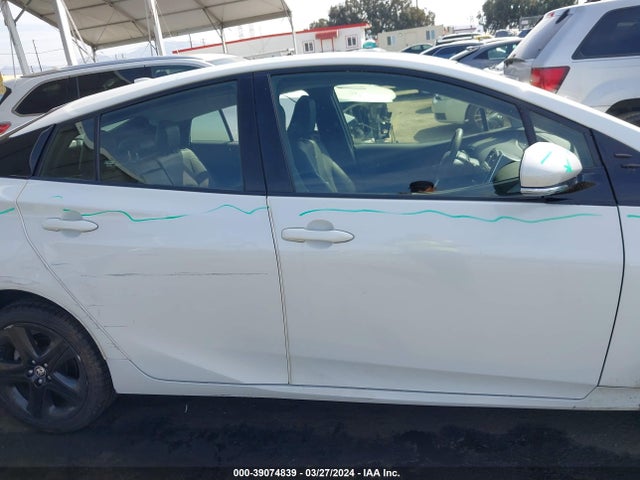 Toyota Prius Three Touring 2017 JTDKARFU5H3053307 Image 13