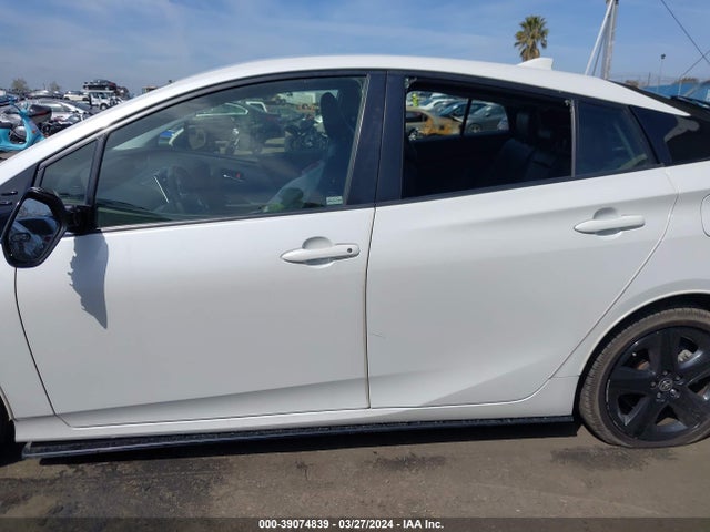 Toyota Prius Three Touring 2017 JTDKARFU5H3053307 Image 14