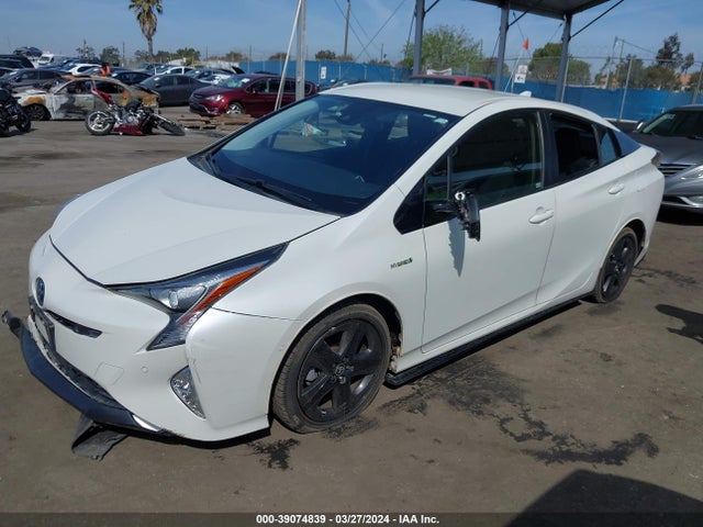 Toyota Prius Three Touring 2017 JTDKARFU5H3053307 Image 2