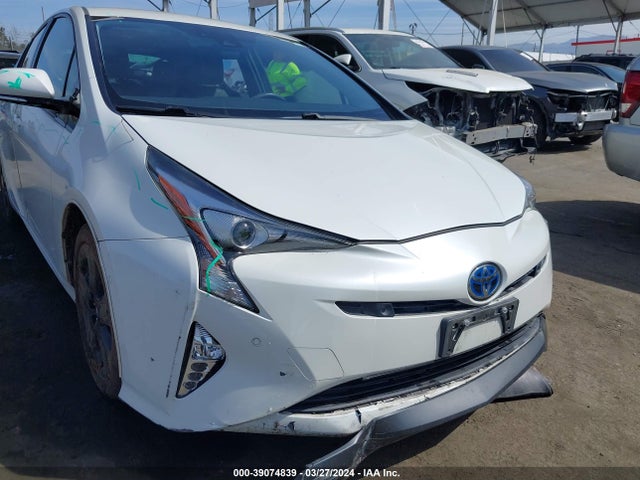 Toyota Prius Three Touring 2017 JTDKARFU5H3053307 Image 6