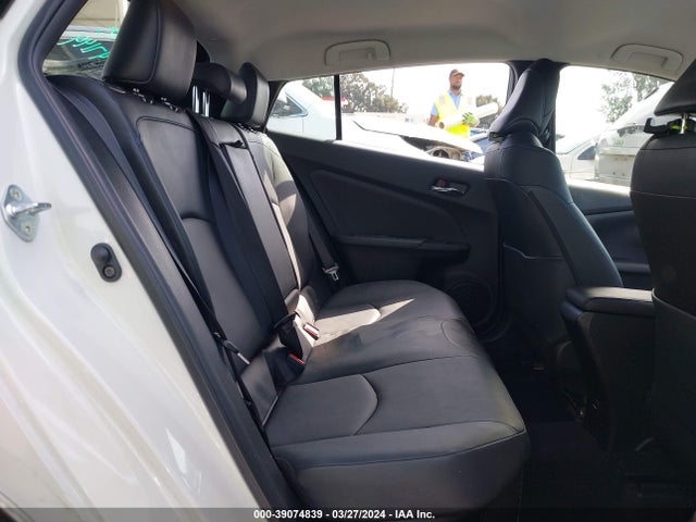 Toyota Prius Three Touring 2017 JTDKARFU5H3053307 Image 8