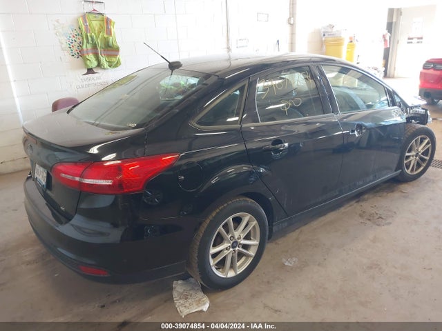 Ford FOCUS SE 2017 1FADP3F23HL268130 Image 4