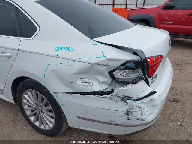 1VWBS7A35GC057871 Volkswagen Passat 1.8t Se