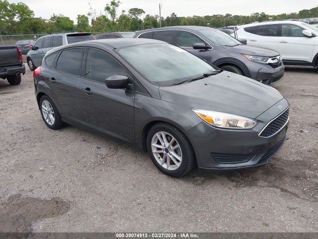 Ford FOCUS SE 2018 1FADP3K24JL268861 Image 1