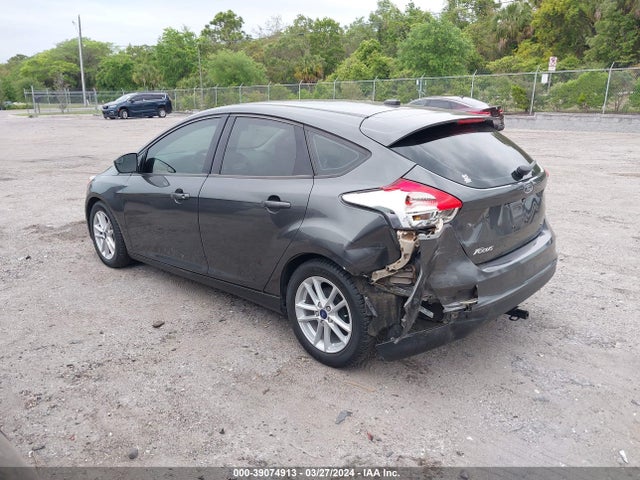 Ford FOCUS SE 2018 1FADP3K24JL268861 Image 3