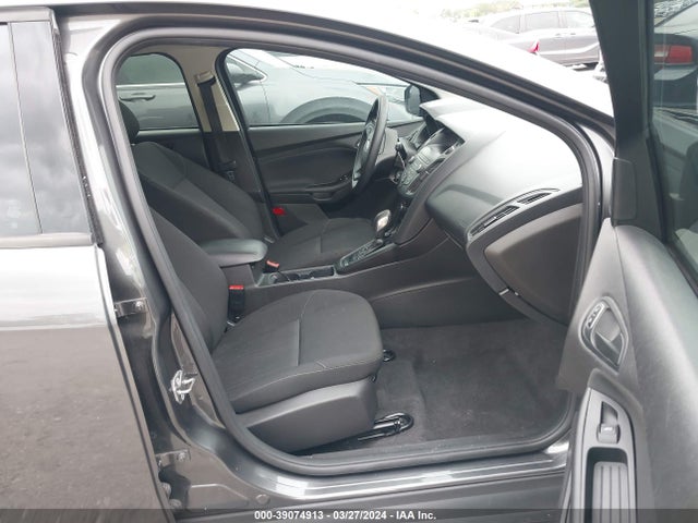 Ford FOCUS SE 2018 1FADP3K24JL268861 Image 5