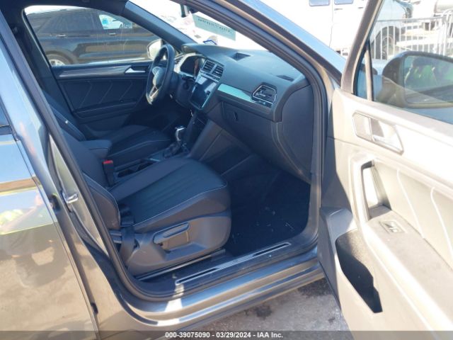 3VVCB7AX6NM107622 Volkswagen Tiguan 2.0t Se R-line Black
