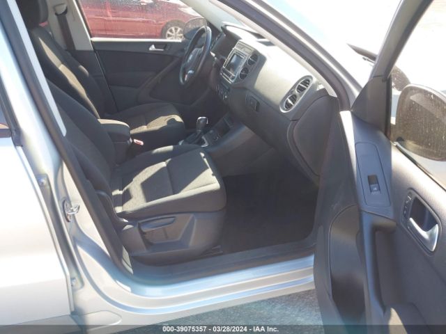 WVGAV7AX2HK046905 Volkswagen Tiguan 2.0t/2.0t S