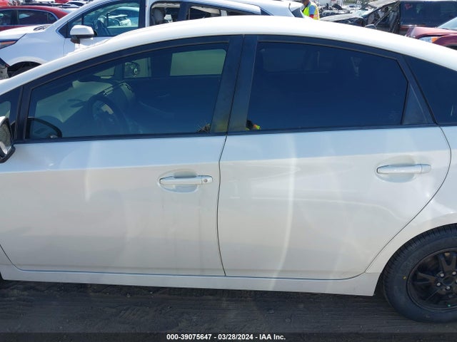 Toyota Prius Two 2015 JTDKN3DU7F0471953 Image 14