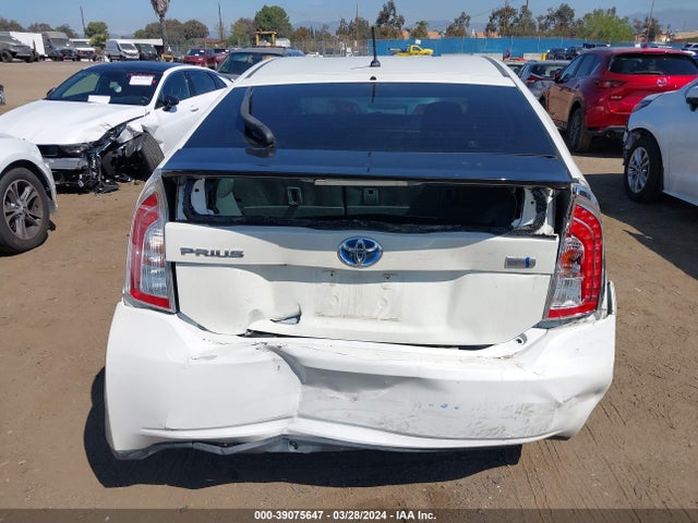 Toyota Prius Two 2015 JTDKN3DU7F0471953 Image 16