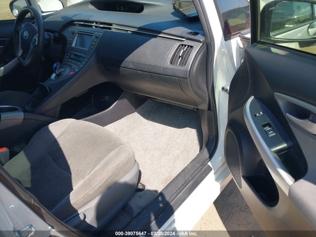 Toyota Prius Two 2015 JTDKN3DU7F0471953 Image 5