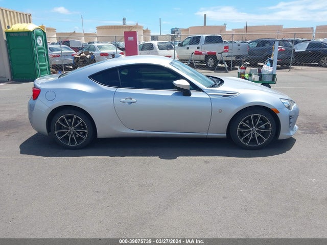Toyota 86 2018 JF1ZNAA19J8700842 Image 13