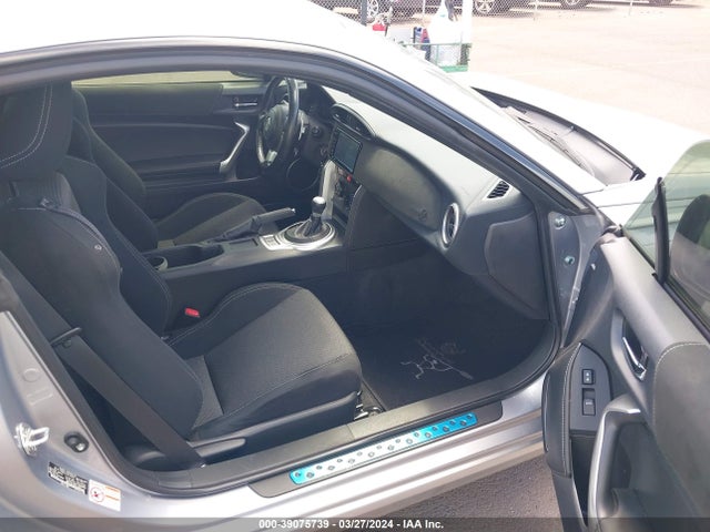Toyota 86 2018 JF1ZNAA19J8700842 Image 5