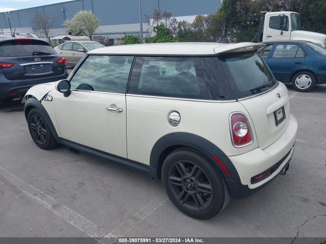 2011 MINI COOPER S WMWSV3C51BTY11324 Photo 2