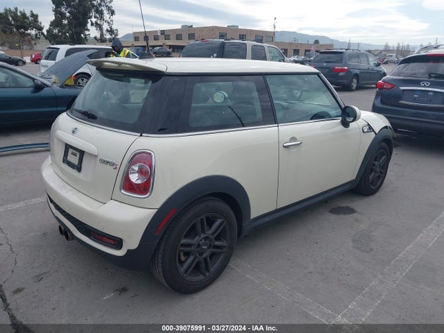 2011 MINI COOPER S WMWSV3C51BTY11324 Photo 3