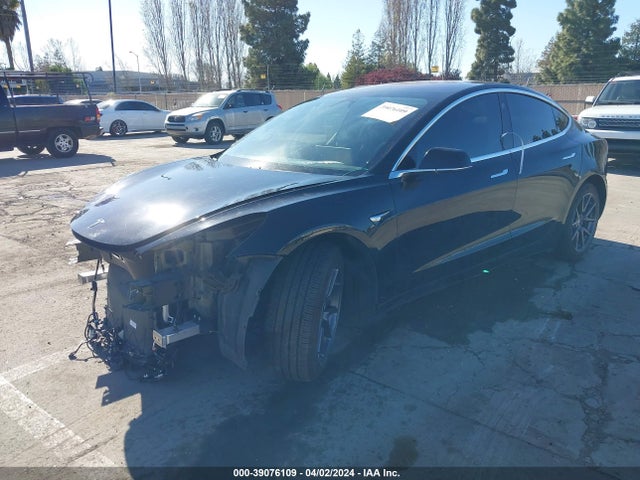 Tesla Model 3 Long Range/performance 2019 5YJ3E1EB8KF197180 Image 2