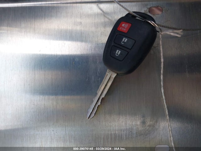 Toyota RAV4 LE 2018 2T3ZFREV4JW442789 Image 11