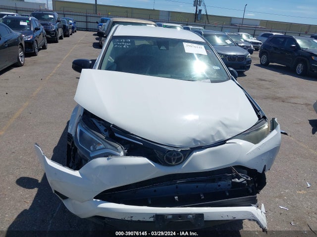 Toyota RAV4 LE 2018 2T3ZFREV4JW442789 Image 12