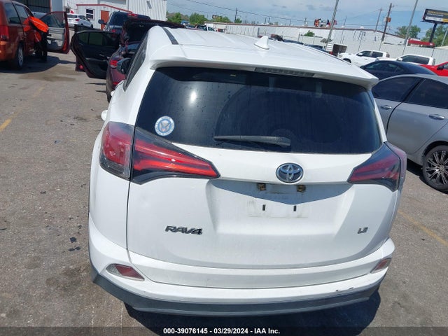 Toyota RAV4 LE 2018 2T3ZFREV4JW442789 Image 16