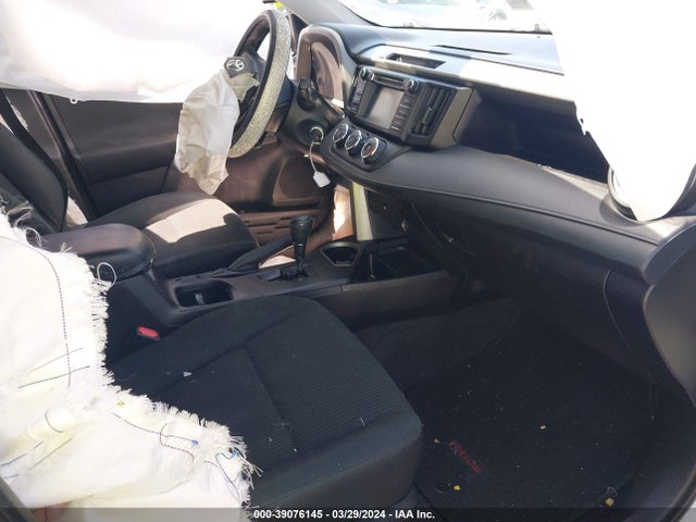 Toyota RAV4 LE 2018 2T3ZFREV4JW442789 Image 5