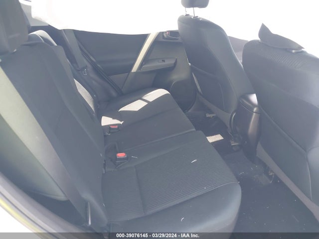 Toyota RAV4 LE 2018 2T3ZFREV4JW442789 Image 8