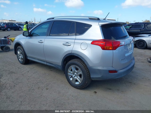 Toyota RAV4 LE 2015 2T3ZFREV4FW137042 Image 3