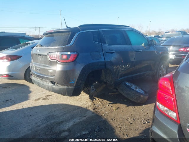 Jeep Compass Latitude 4x4 2019 3C4NJDBB8KT839392 Image 4