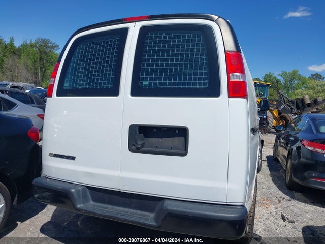 Chevrolet Express 2500 Work Van 2018 1GCWGAFP2J1336129 Image 16