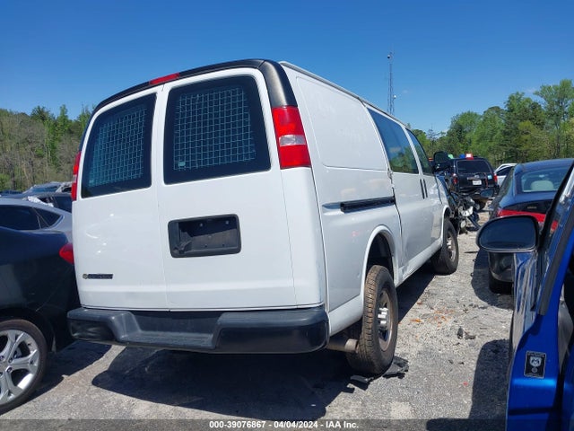 Chevrolet Express 2500 Work Van 2018 1GCWGAFP2J1336129 Image 4
