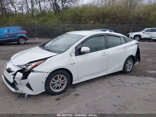 Toyota Prius Two 2017 JTDKBRFU2H3049762 Image 2