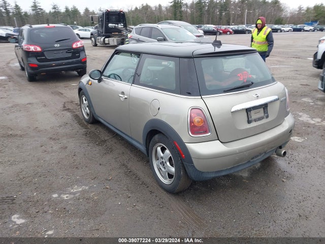 2009 MINI COOPER WMWMF33579TU73458 Photo 2