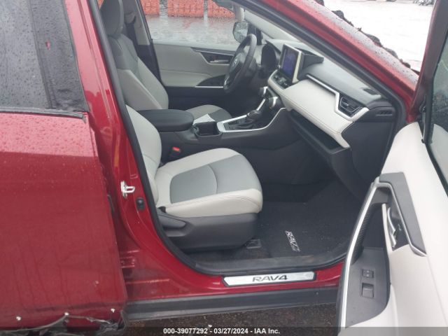 2T3A1RFV7RW425605 Toyota Rav4 Xle Premium