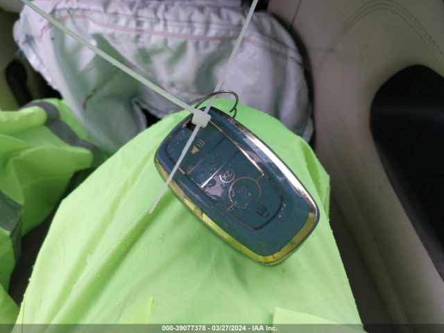 5LMCJ3D9XHUL01764 Lincoln Mkc Reserve