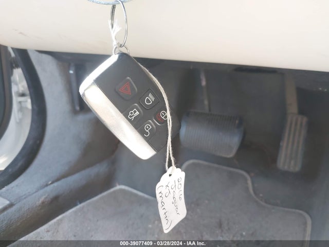 2016 JAGUAR XJ SAJWA1C77G8V97800 Photo 10