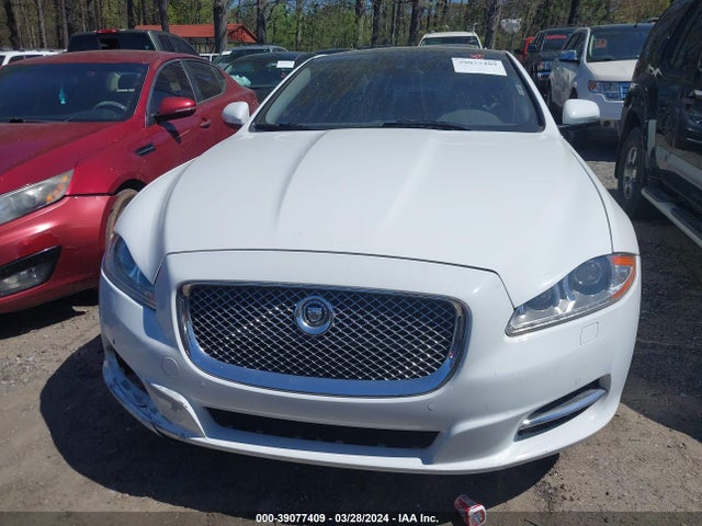 Jaguar XJ 2016 SAJWA1C77G8V97800 Image 12
