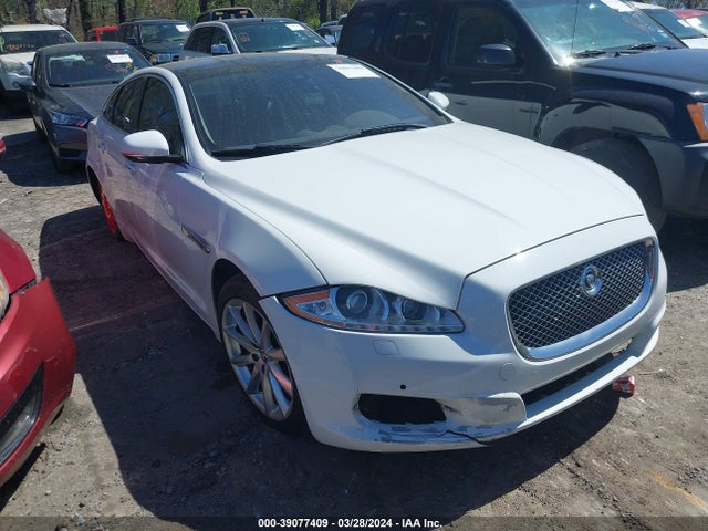 Jaguar XJ 2016 SAJWA1C77G8V97800 Image 13